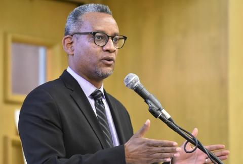 Vince Warren, executive director of the Center for Constitutional Rights, delivers the keynote address at the UCLA Law criminal justice symposium on Feb. 22.